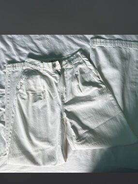 White High-Waist Straight Leg Jeans